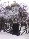 Могила графа Алексея Сергеевича Уварова в Новодевичьем Монастыре. Март 2011. На фоне церкви.
